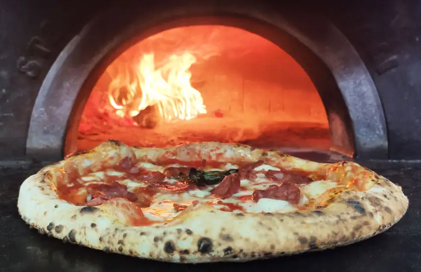 Pizza con il Salamino.